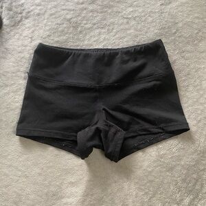Barbell cartel shorts
